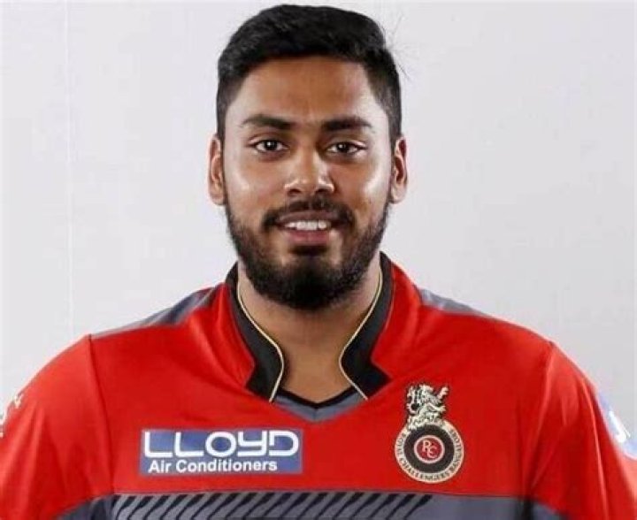 
Avesh Khan Height, Weight, Net Worth, Age, Birthday, Wikipedia, Who, Nationality, Biography 