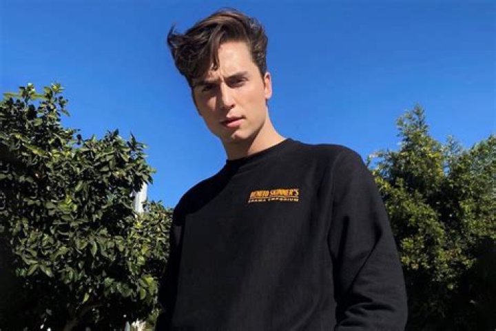 Benito Skinner – Bennydrama7 Height, Weight, Net Worth, Age, Birthday, Wikipedia, Who, Nationality, Biography