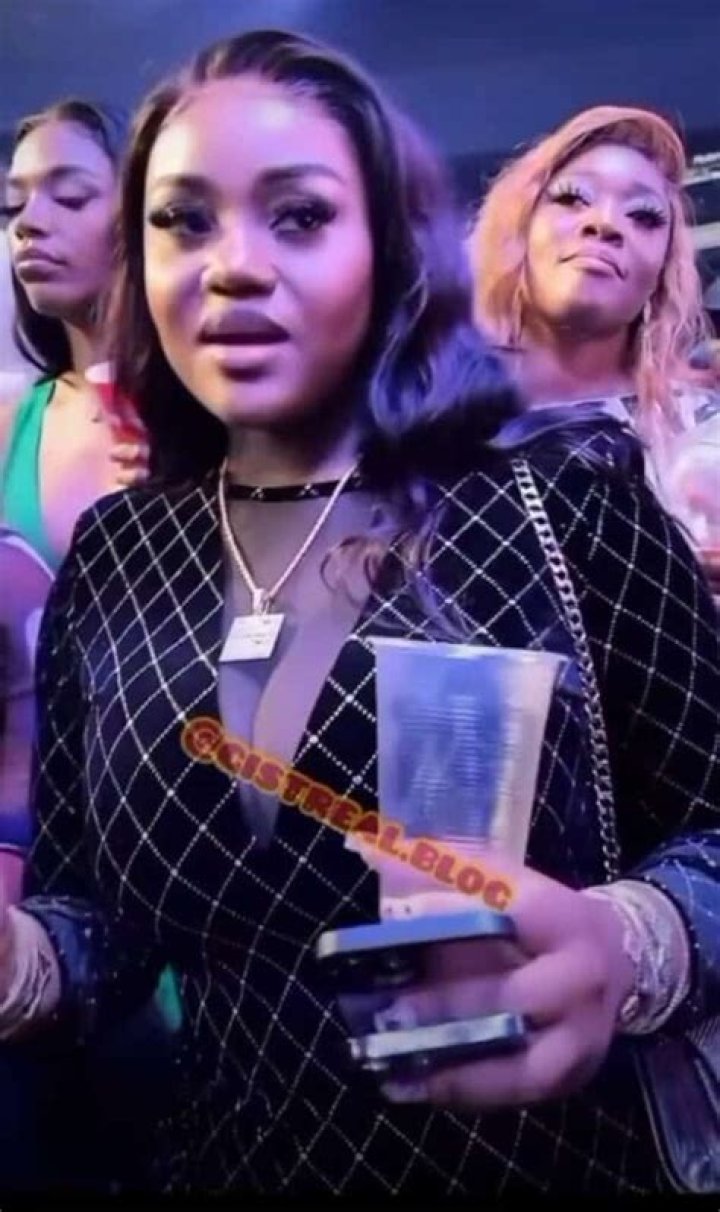 
Chioma Rowland rocks 30BG pendant worth millions to show support for Davido 