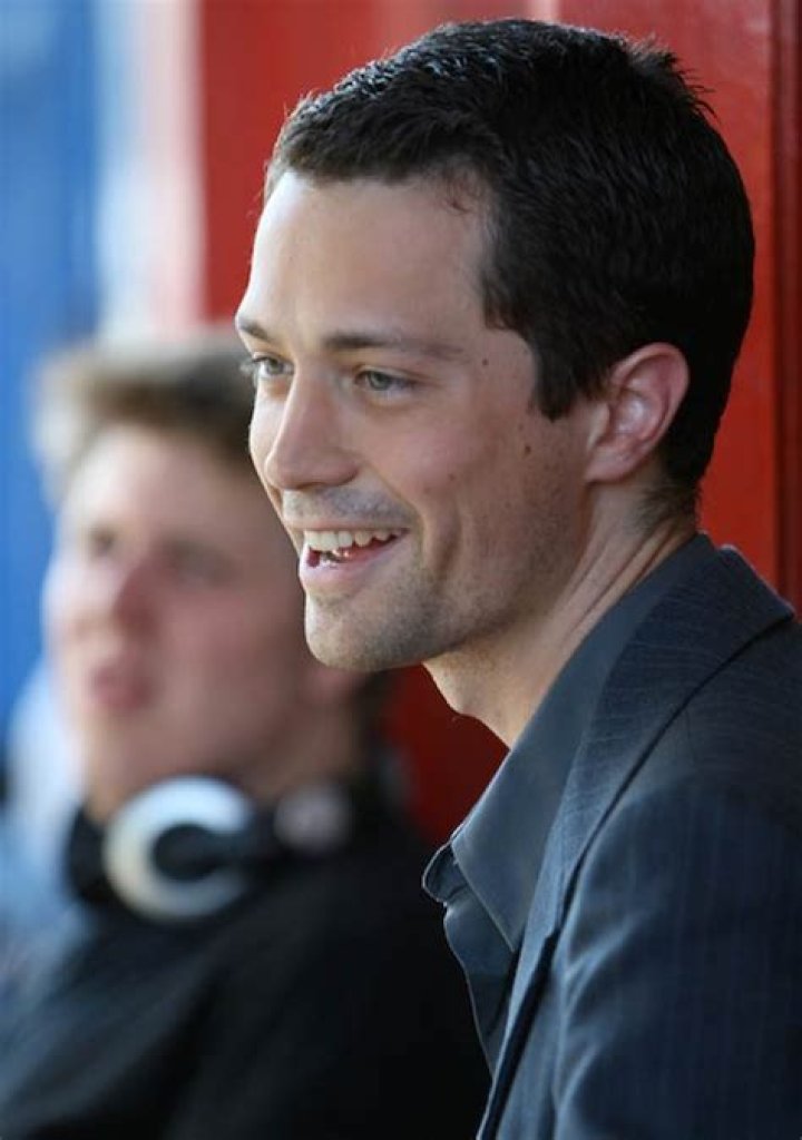 Christian Coulson Height, Weight, Net Worth, Age, Wiki, Who, Instagram, Biography
