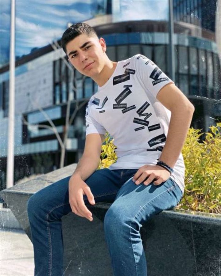 
Donovan Estrada Height, Weight, Net Worth, Age, Birthday, Wikipedia, Who, Nationality, Biography 