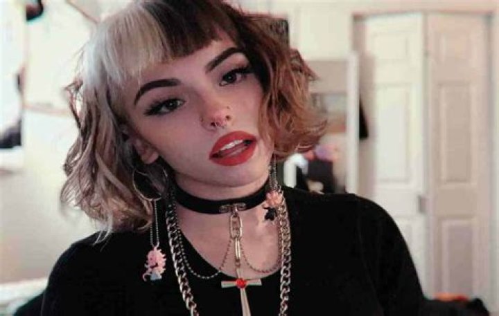 Emma Langevin Height, Weight, Net Worth, Age, Birthday, Wikipedia, Who, Nationality, Biography