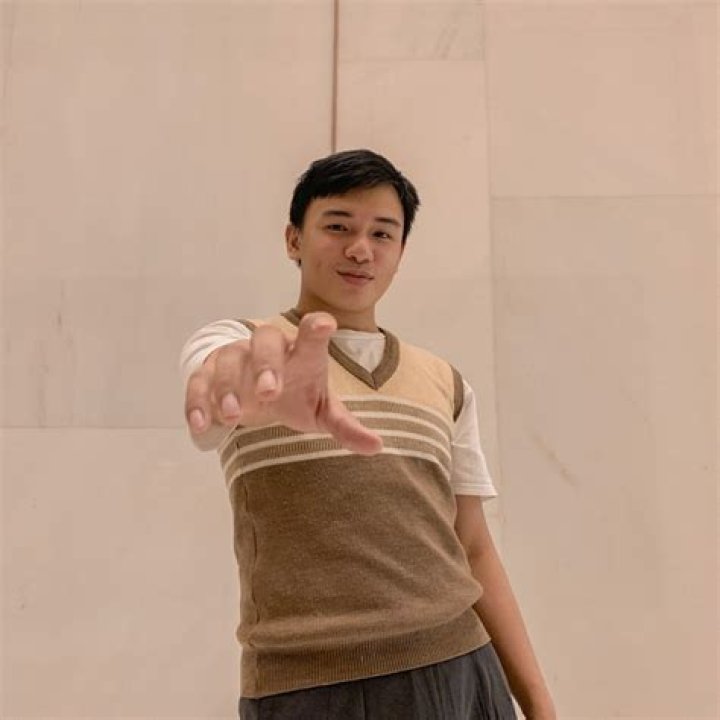 
Feng Dela Cruz Height, Weight, Net Worth, Age, Birthday, Wikipedia, Who, Nationality, Biography 