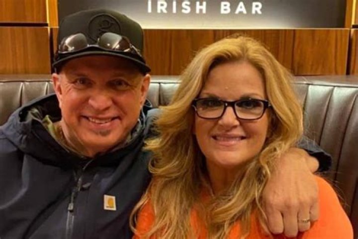 
Garth Brooks Talks 50-Lb Weight Loss As He Returns To Dublin’s Croke Park For 1st Time In 25 Years 