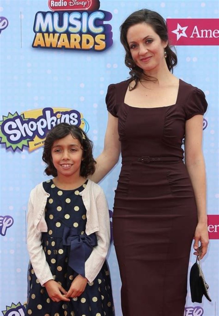 
How Much does Kali Rocha earn? Age, Ethnicity, Husband, Children 