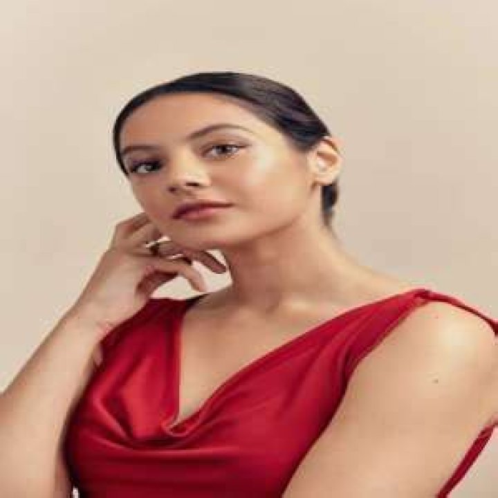 Indy Lewis Height, Weight, Net Worth, Age, Birthday, Wikipedia, Who, Nationality, Biography