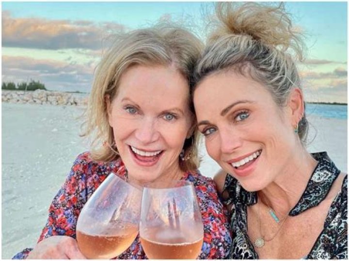 Joanie Robach Height, Weight, Net Worth, Age, Birthday, Wikipedia, Who, Nationality, Biography