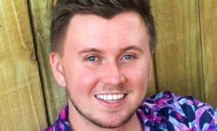 
Julian Sewell Height, Weight, Net Worth, Age, Birthday, Wikipedia, Who, Nationality, Biography 