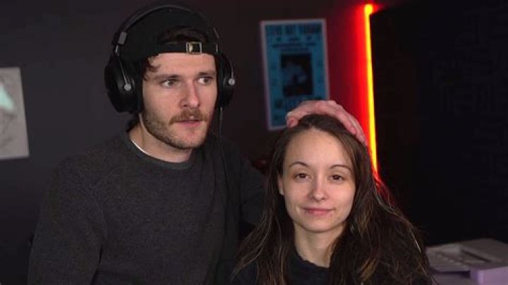 
Oompaville’s Biography: Age, Real Name, Net Worth, Girlfriend 