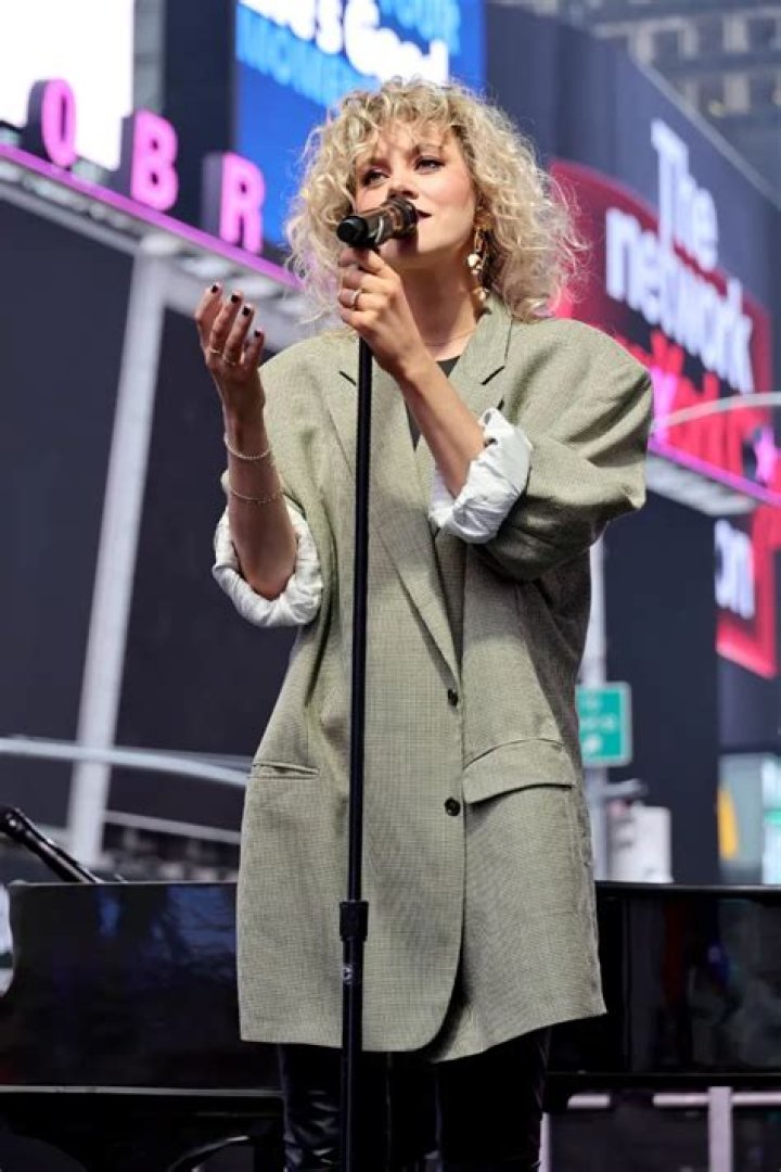 
Taya Gaukrodger Height, Weight, Net Worth, Age, Birthday, Wikipedia, Who, Nationality, Biography 