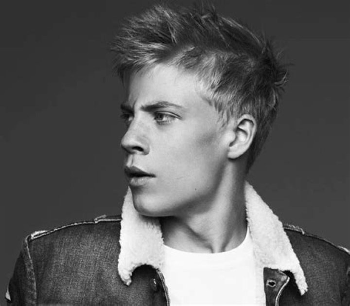 Tom Taylor Height, Weight, Net Worth, Age, Birthday, Wikipedia, Who, Nationality, Biography