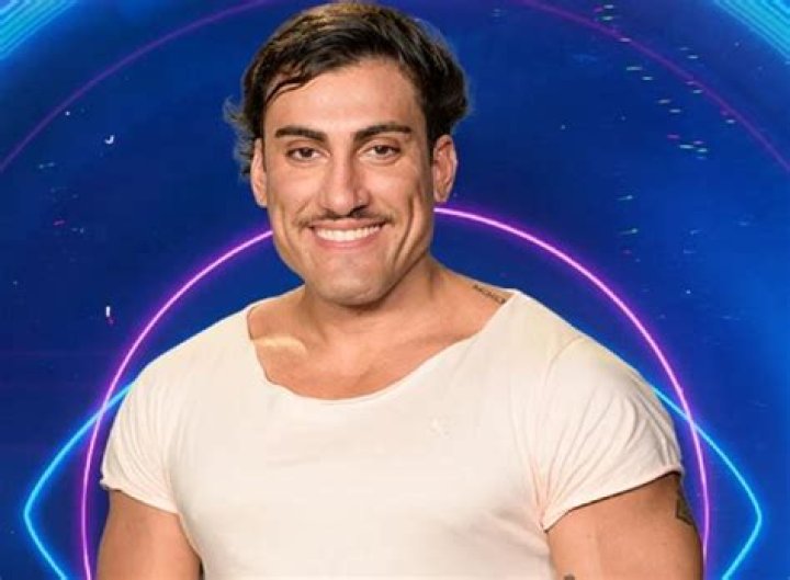 
Tomas Holder Height, Weight, Net Worth, Age, Birthday, Wikipedia, Who, Instagram, Biography 