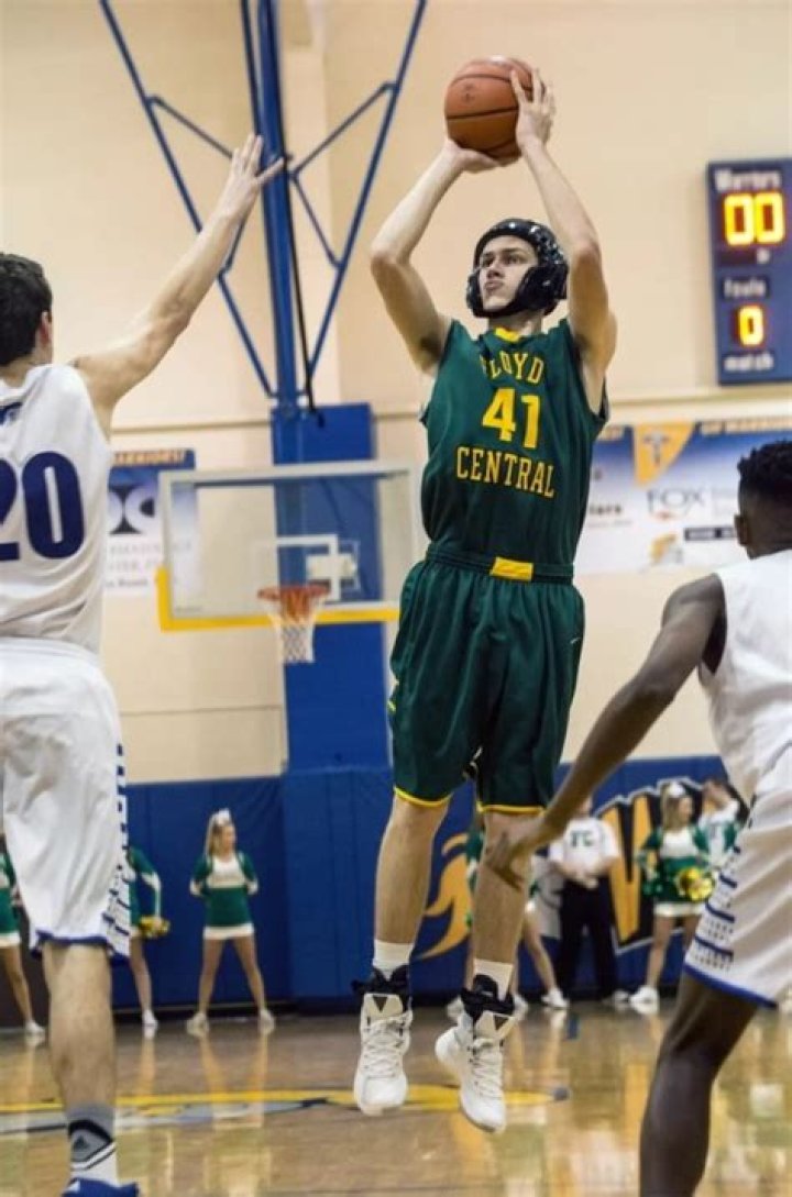 
Was Connor Sturgeon mentally ill? Louisville shooter suffered concussion as football player, wore helmet during games 