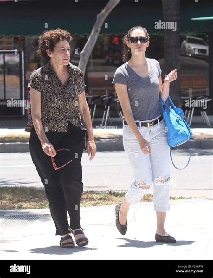 
Who Are Emmy Rossum Parents? Mother Cheryl And Father Name – Sister Ethnicity 