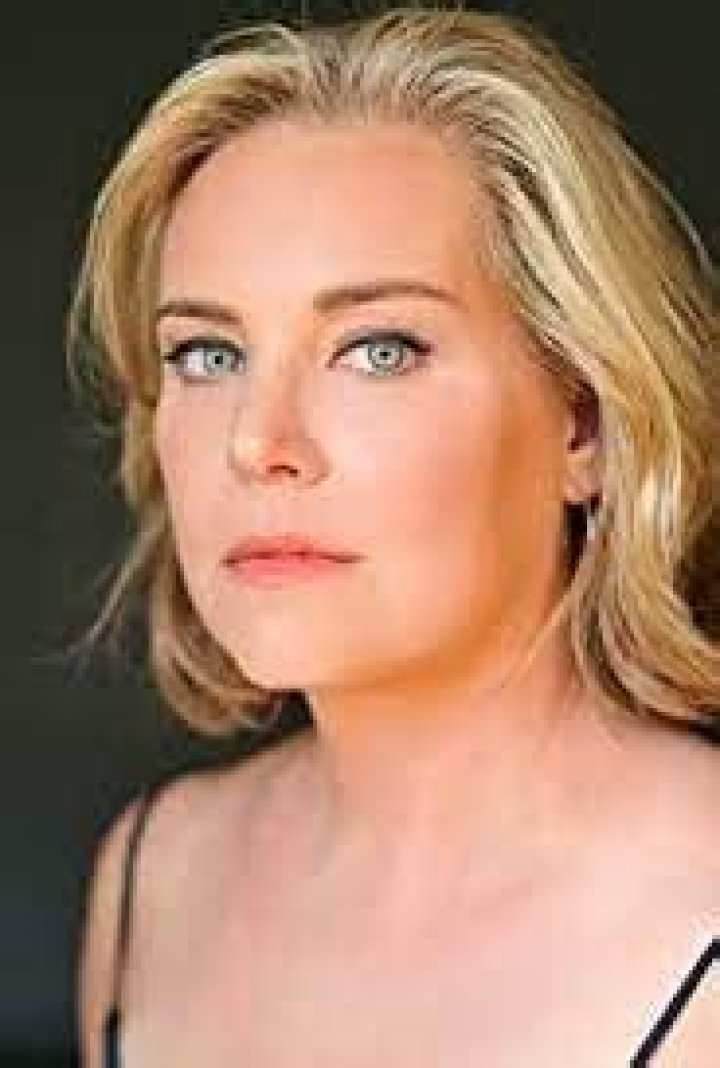 Zandy Hartig Height, Weight, Net Worth, Age, Birthday, Wikipedia, Who, Nationality, Biography